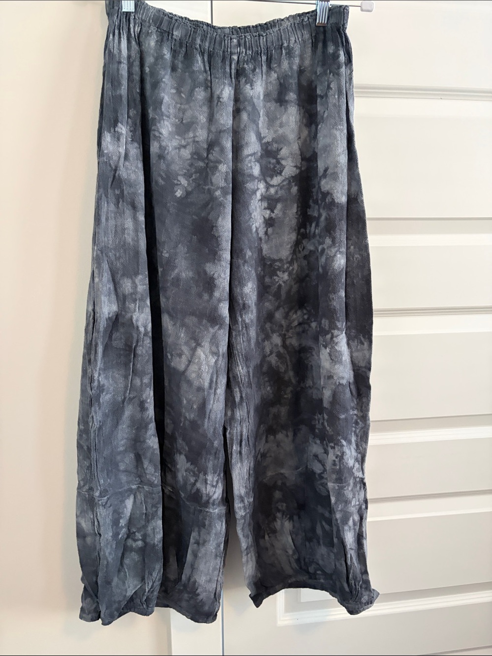Oh My Gauze! Women's Gray Tie-Dye Elastic Waist Pants